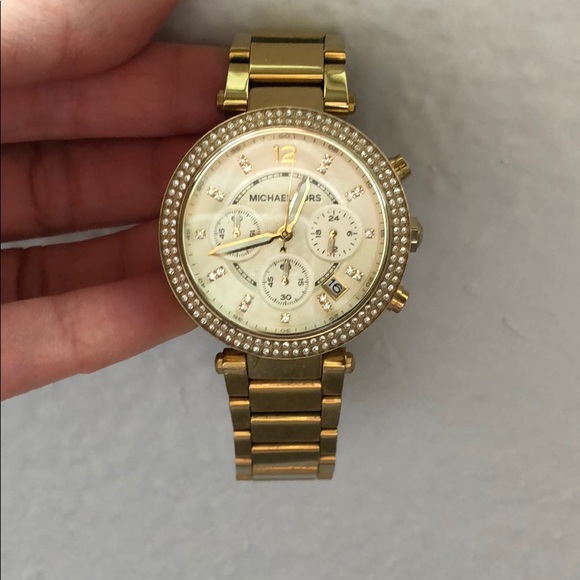 Authentic Michael Kors gold watch - Picture 1 of 3